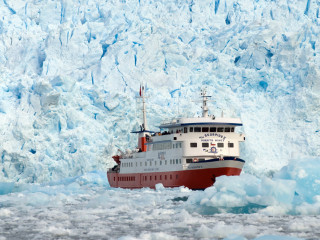 Amalia and El Brujo Glacier, sailing the Calvo Fjord